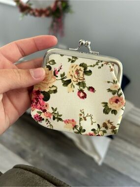 4/$50 Floral Kiss-Lock Coin Purse - Cream with Pink Roses